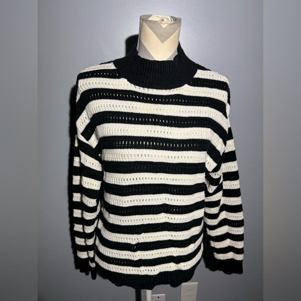 Time and Tru Black and Cream Knit Sweater